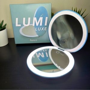 NEW IN BOX Lumi Luxe 10x Magnifying Compact Mirror Dimmable Light Rechargable